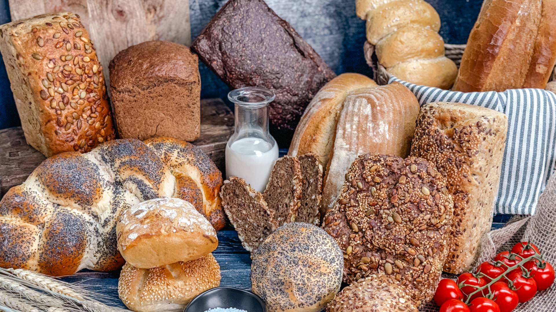 Frische Brote und knusprige Brötchen vom DER AHLBÄCKER im DAS AHLBECK HOTEL & SPA auf Usedom
