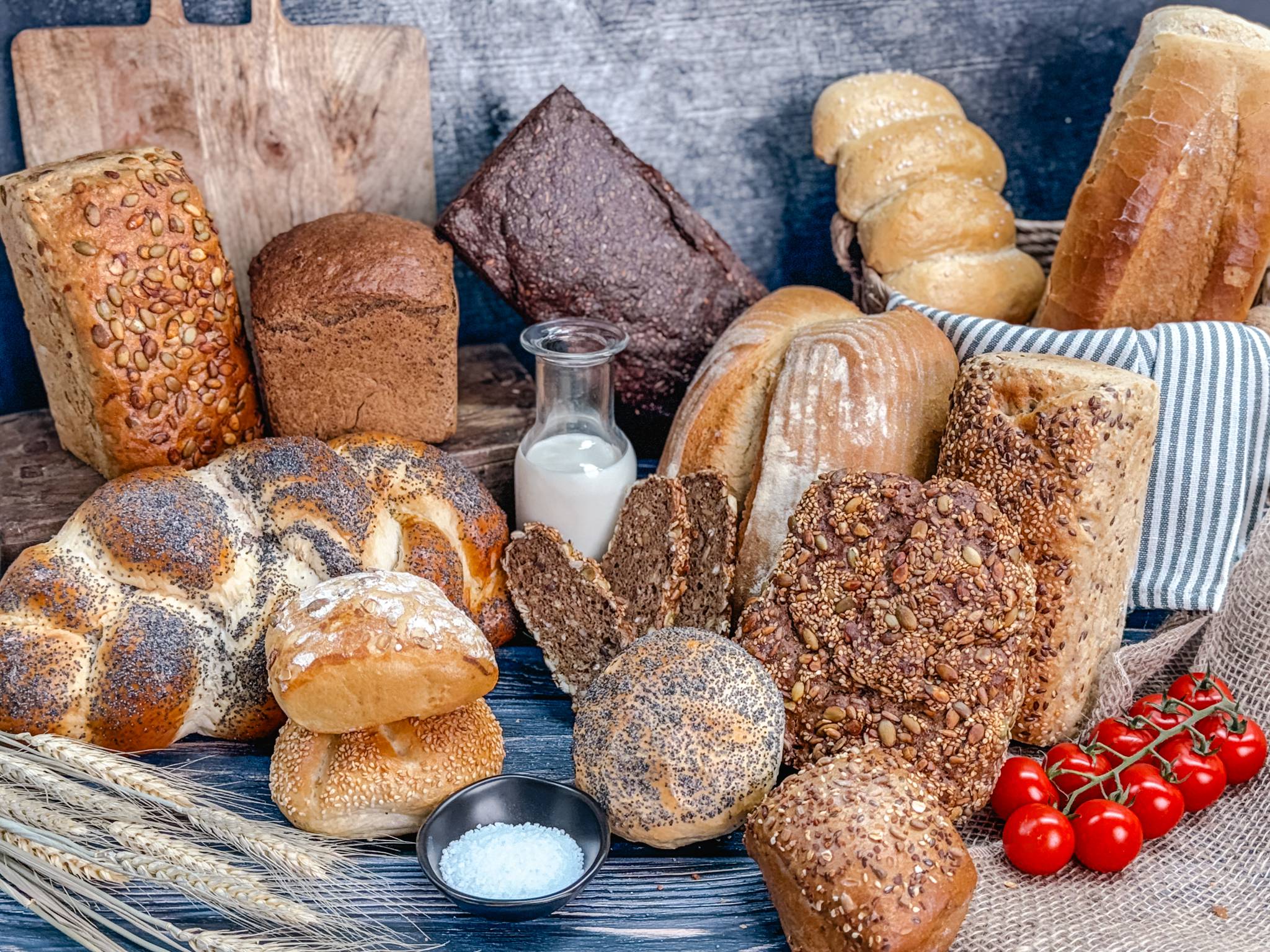 Frische Brote und knusprige Brötchen vom DER AHLBÄCKER im DAS AHLBECK HOTEL & SPA auf Usedom