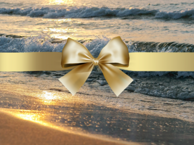 Ostseewellen im Sonnenlicht mit goldener Schleife – Gutscheinmotiv des Das Ahlbeck Hotel & Spa****s in Ahlbeck auf Usedom