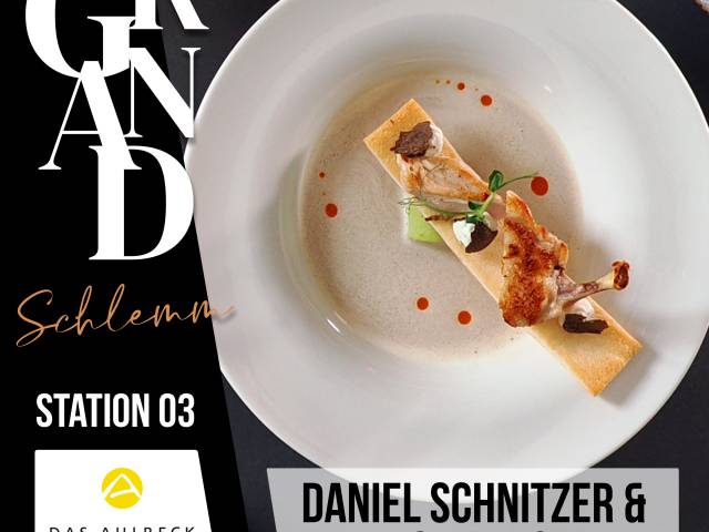 Edle Geflügel-Morchelsuppe mit Rahm und aromatischer Einlage