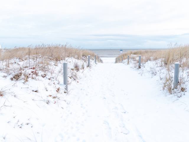 Ruhige Winterstimmung am Strand von Ahlbeck auf der Insel Usedom