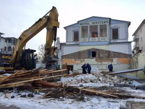 Hinter die Fassade geschaut Symbolfoto