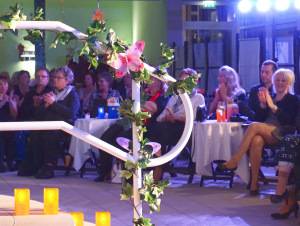 Mit neuen Kleidern in den Frühling Symbolfoto