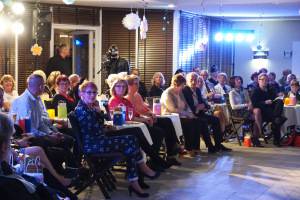 Mit neuen Kleidern in den Frühling Symbolfoto