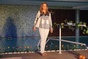 Mit neuen Kleidern in den Frühling Symbolfoto