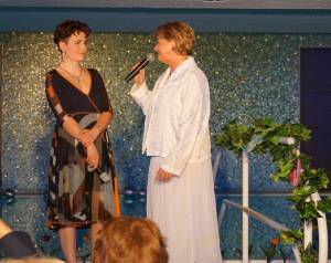 Mit neuen Kleidern in den Frühling Symbolfoto