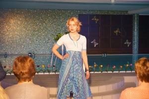 Mit neuen Kleidern in den Frühling Symbolfoto