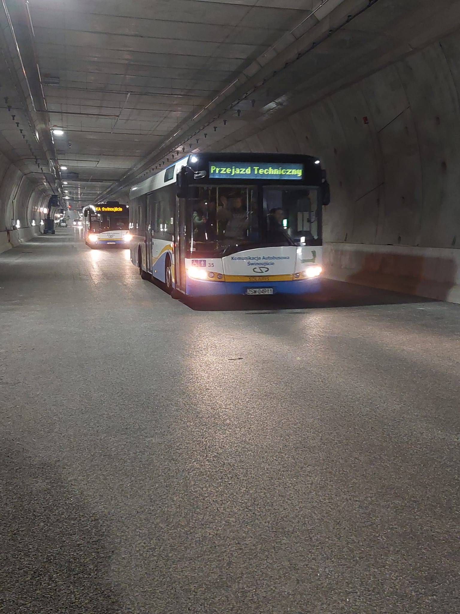 Live im dem Swinetunnel Symbolfoto