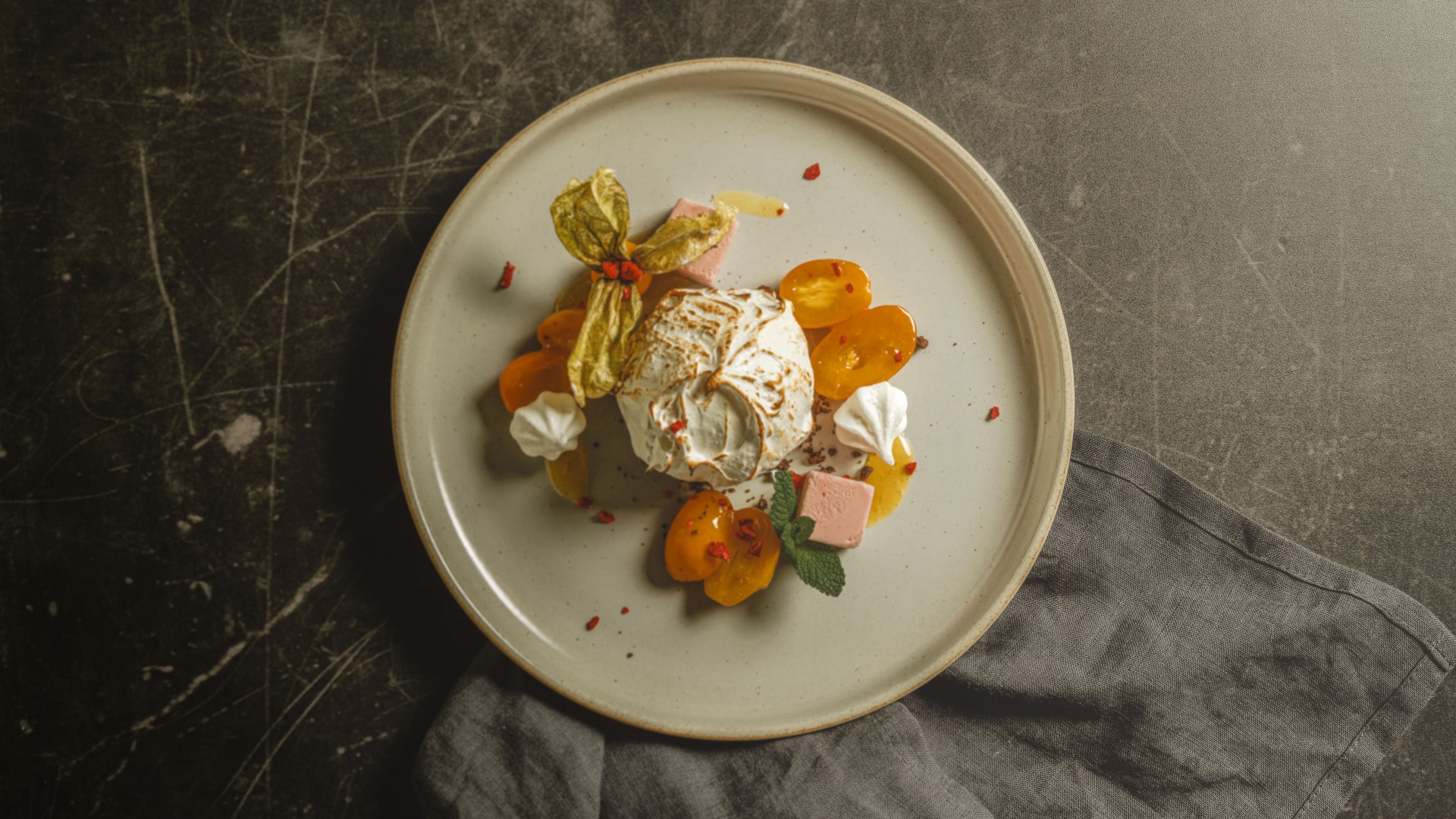 DE geflaemmter-schnee-geflaemmtes-aperol-himbeerparfait-mit-zwergorangenragout in der DÜNE 48