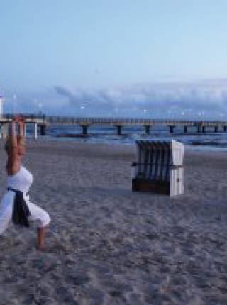 Neue Yoga Termine im DAS AHLBECK Symbolfoto
