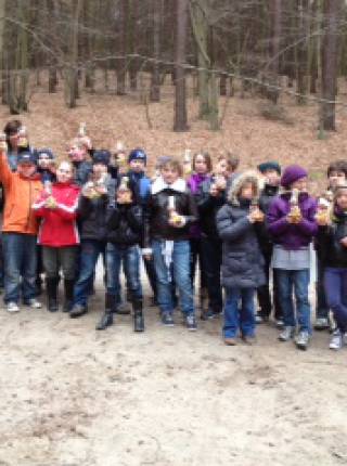 Osterspaziergang mit der Patenklasse  Symbolfoto