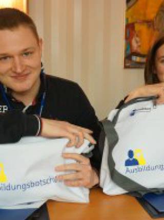 Vom Betrieb in die Schulklasse  Symbolfoto