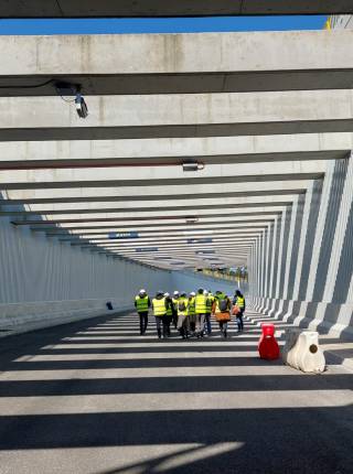 Live im dem Swinetunnel Symbolfoto