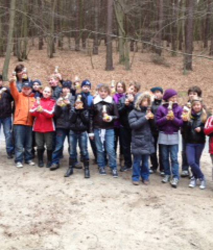 Osterspaziergang mit der Patenklasse  Symbolfoto